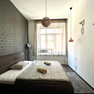  Apartment Wonderful Design In The Centre